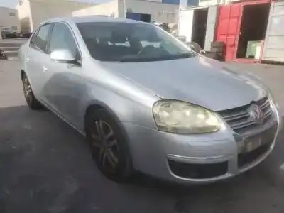 Veicolo di demolizione volkswagen jetta (1k2) azv. bkd. cbda. cbdb. cjaa dell'anno 2005 alimentato 