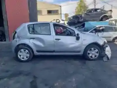 Veicolo di demolizione dacia sandero 1.6 lpg dell'anno 2009 alimentato 