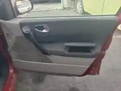 Veicolo di demolizione renault megane ii berlina 5p k4m760 dell'anno 2002 alimentato 