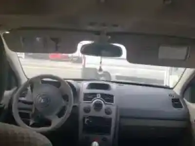 Veicolo di demolizione renault megane ii berlina 5p k4m760 dell'anno 2002 alimentato 