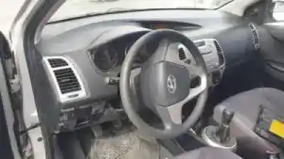 Veicolo di demolizione hyundai i20 (pb) g4la dell'anno 2009 alimentato 