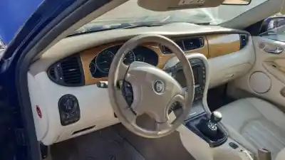 Здавання транспортного засобу jaguar x-type i (x400) 2.5 v6 a las 4 ruedas року 2001 потужний 