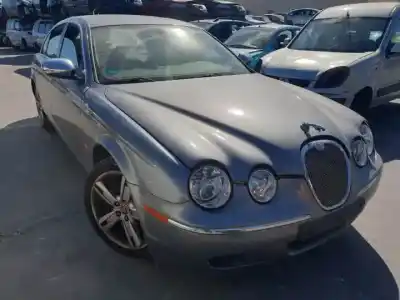 Здавання транспортного засобу jaguar s-type d/7g року 2004 потужний 