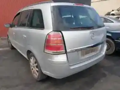 Veicolo di demolizione opel zafira b d-z19dt dell'anno 2005 alimentato 