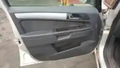 Veicolo di demolizione opel zafira b d-z19dt dell'anno 2005 alimentato 