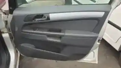 Veicolo di demolizione opel zafira b d-z19dt dell'anno 2005 alimentato 