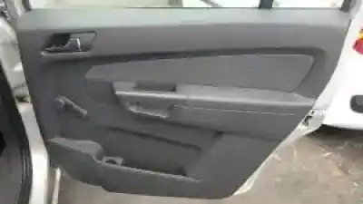 Veicolo di demolizione opel zafira b d-z19dt dell'anno 2005 alimentato 