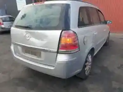 Veicolo di demolizione opel zafira b d-z19dt dell'anno 2005 alimentato 