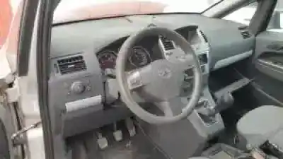 Veicolo di demolizione opel zafira b d-z19dt dell'anno 2005 alimentato 