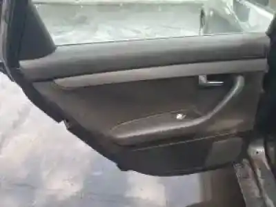 Veículo de Sucata audi a4 berlina (8e) ake do ano 2000 alimentado 