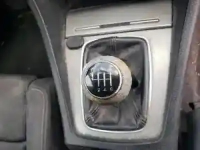 Veículo de Sucata audi a4 berlina (8e) ake do ano 2000 alimentado 