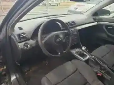 Veículo de Sucata audi a4 berlina (8e) ake do ano 2000 alimentado 