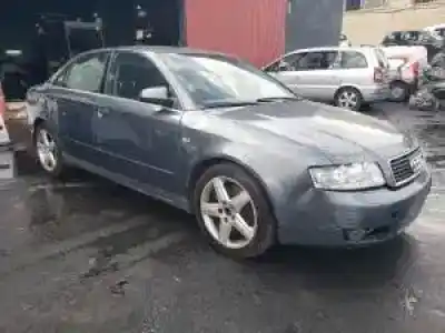 Veículo de Sucata audi a4 berlina (8e) ake do ano 2000 alimentado 