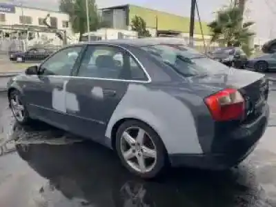 Veículo de Sucata audi a4 berlina (8e) ake do ano 2000 alimentado 