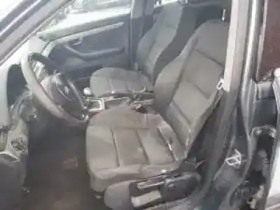 Veículo de Sucata audi a4 berlina (8e) ake do ano 2000 alimentado 