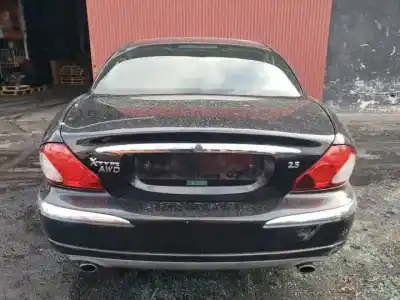Scrapping Vehicle jaguar x-type i (x400) 2.5 v6 a las 4 ruedas of the year 2001 powered 