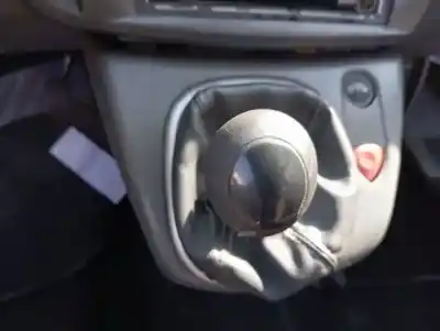 Здавання транспортного засобу renault scénic ii (jm0/1_) 2.0 (jm05, jm0u, jm1n, jm1u, jm2v) року 2003 потужний 