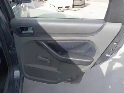 Vehicul casat ford focus berlina (cap) q6da al anului 2004 alimentat 