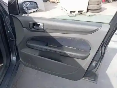 Vehicul casat ford focus berlina (cap) q6da al anului 2004 alimentat 