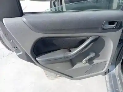 Vehicul casat ford focus berlina (cap) q6da al anului 2004 alimentat 