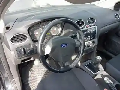 Vehicul casat ford focus berlina (cap) q6da al anului 2004 alimentat 