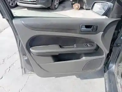 Vehicul casat ford focus berlina (cap) q6da al anului 2004 alimentat 