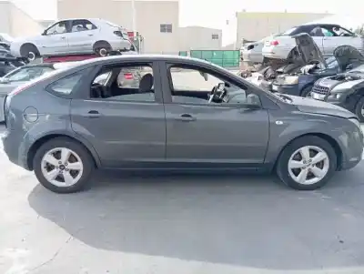 Vehicul casat ford focus berlina (cap) q6da al anului 2004 alimentat 