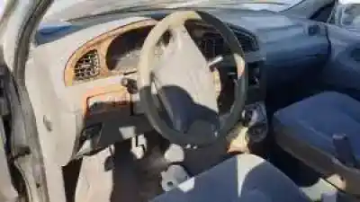 Veículo de Sucata kia carnival d/j3 do ano 2000 alimentado 