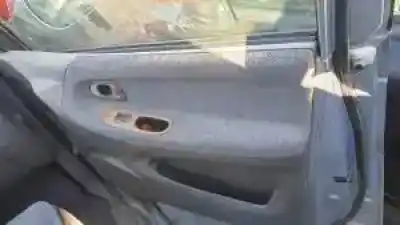 Veículo de Sucata kia carnival d/j3 do ano 2000 alimentado 