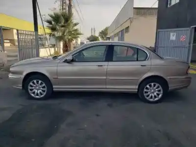 Здавання транспортного засобу jaguar x-type i (x400) 2.5 v6 a las 4 ruedas року 2001 потужний 