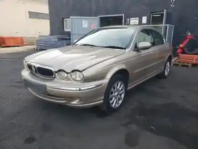 Здавання транспортного засобу jaguar x-type i (x400) 2.5 v6 a las 4 ruedas року 2001 потужний 