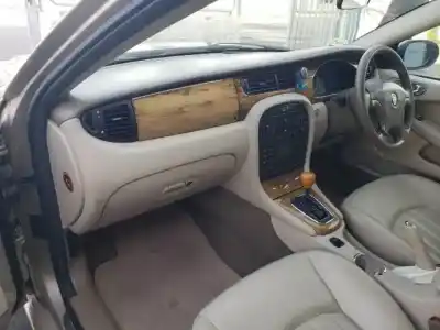 Здавання транспортного засобу jaguar x-type i (x400) 2.5 v6 a las 4 ruedas року 2001 потужний 