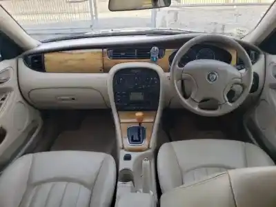 Здавання транспортного засобу jaguar x-type i (x400) 2.5 v6 a las 4 ruedas року 2001 потужний 
