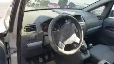 Veicolo di demolizione opel zafira b d-z19dt dell'anno 2005 alimentato 