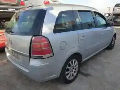 Veicolo di demolizione opel zafira b d-z19dt dell'anno 2005 alimentato 