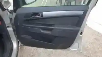 Veicolo di demolizione opel zafira b d-z19dt dell'anno 2005 alimentato 