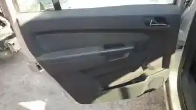 Veicolo di demolizione opel zafira b d-z19dt dell'anno 2005 alimentato 