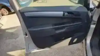 Veicolo di demolizione opel zafira b d-z19dt dell'anno 2005 alimentato 