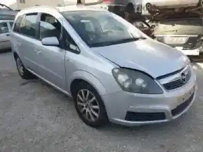 Veicolo di demolizione opel zafira b d-z19dt dell'anno 2005 alimentato 