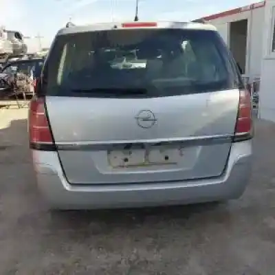 Veicolo di demolizione opel zafira b d-z19dt dell'anno 2005 alimentato 