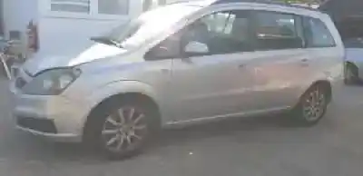 Veicolo di demolizione opel zafira b d-z19dt dell'anno 2005 alimentato 