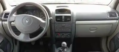 Здавання транспортного засобу renault clio ii fase ii (b/cb0) d7f726 року 2001 потужний 