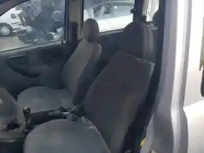 Veículo de Sucata opel combo y17dtl do ano 2002 alimentado 