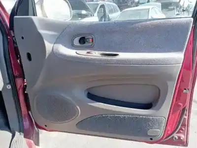 Veículo de Sucata kia carnival d/j3 do ano 2000 alimentado 