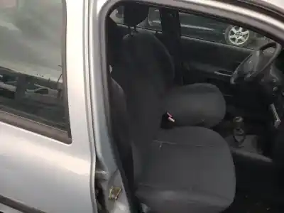 Scrapping Vehicle renault clio ii fase ii (b/cb0) g-d4f712 of the year 2001 powered 