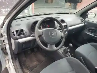 Scrapping Vehicle renault clio ii fase ii (b/cb0) g-d4f712 of the year 2001 powered 