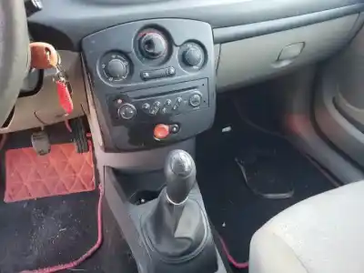 Veículo de Sucata renault clio iii k9k766 do ano 2005 alimentado 