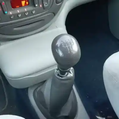 Здавання транспортного засобу renault scenic (ja..) k4m700 року 2002 потужний 