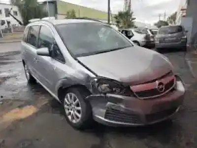 Veicolo di demolizione opel zafira b d-z19dt dell'anno 2005 alimentato 