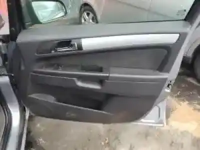 Veicolo di demolizione opel zafira b d-z19dt dell'anno 2005 alimentato 